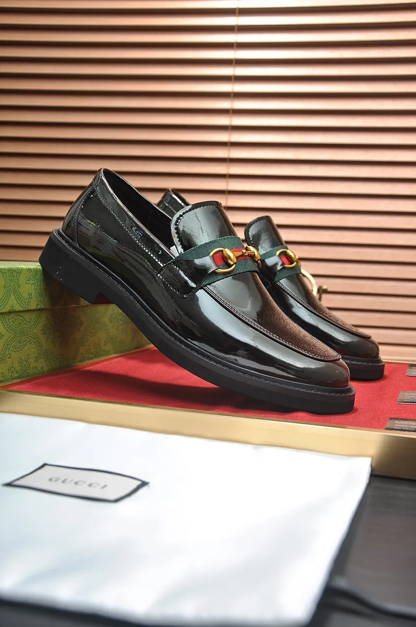 Factory price 540💶Italy’s top luxury men’s shoe giant (GUCCI) (Gucci) (full cowhide lining) new arrival🍃Original European style🔰 Pleasant to the eye😍In order to make the shoes more durable and non-deformable🌀The production continues to follow traditional methods but there is still no lack of innovation💪The original open-edge beaded cowhide is selected for the leather♻️ Smooth, natural and extra bright⭐Made of imported cowhide The rich man’s first choice 38-45 (45 customized)